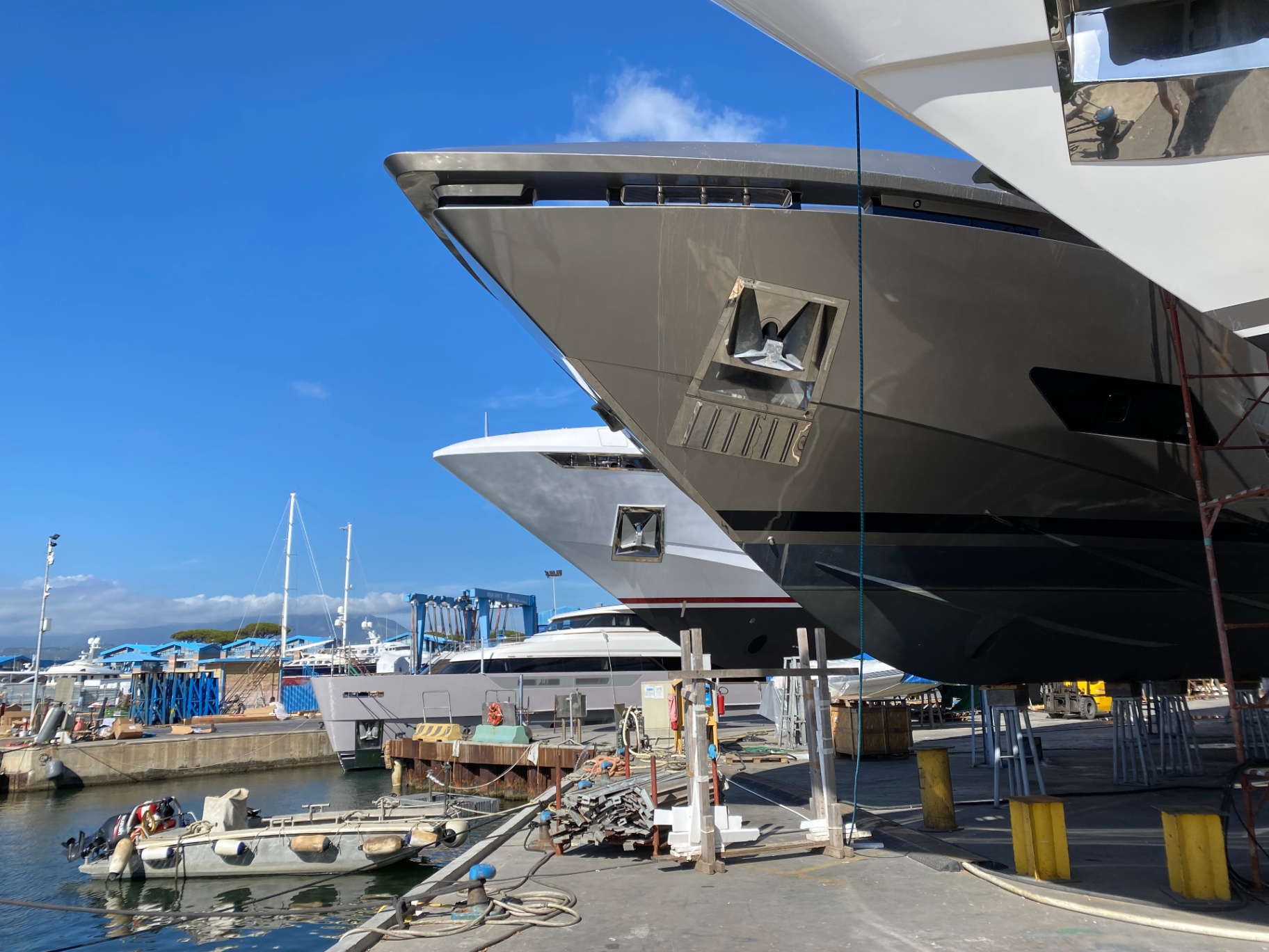 New-build superyacht bows inspected at an Italian shipyard by an independent marine surveyor